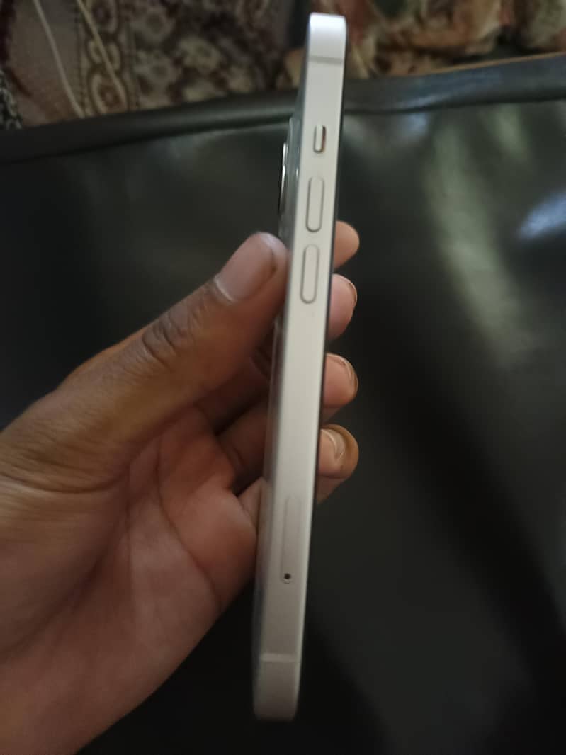 Apple iPhone 13 1