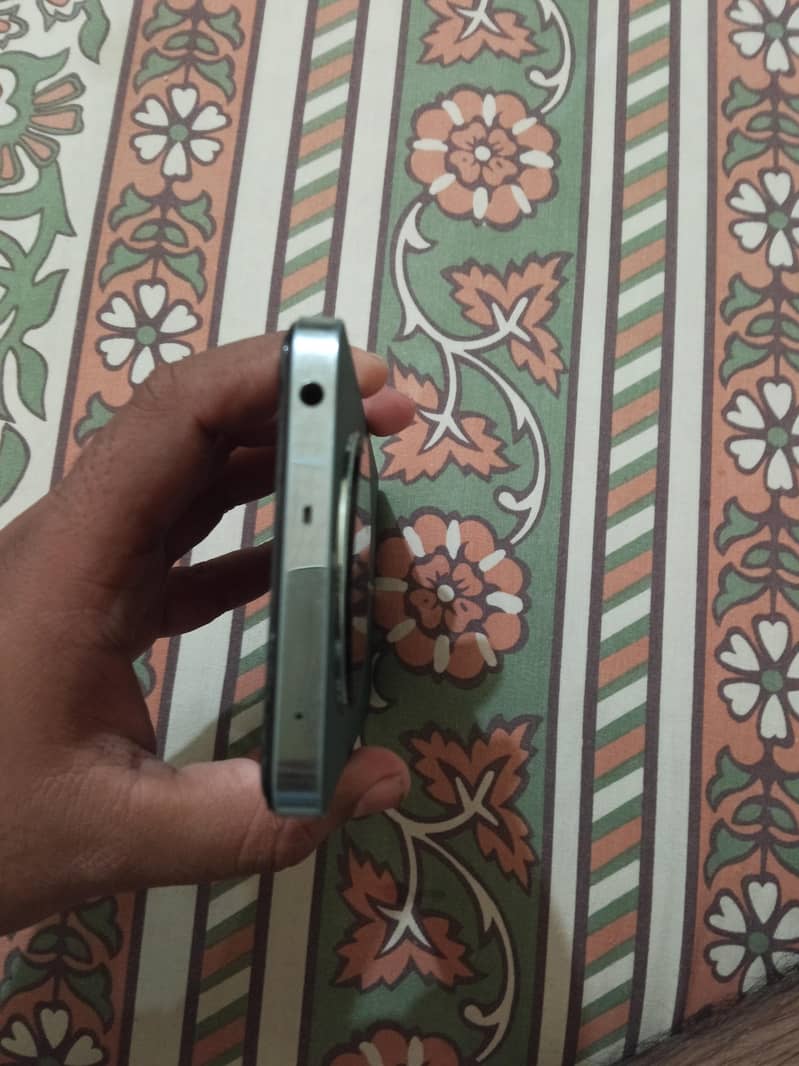 Realme 12 Plus 3