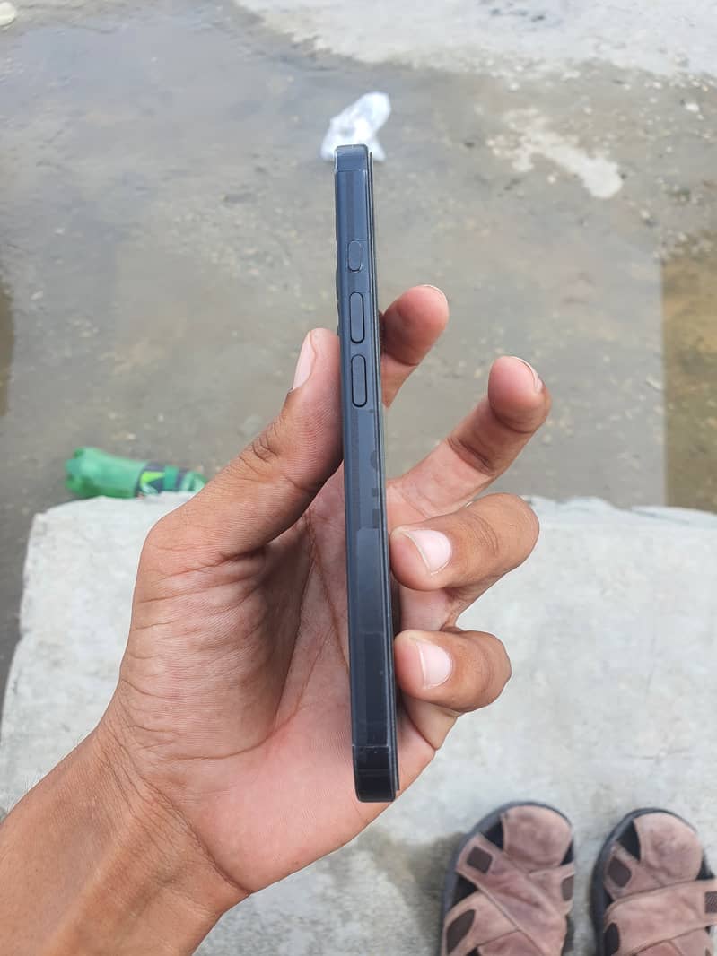 Apple iPhone 16 1
