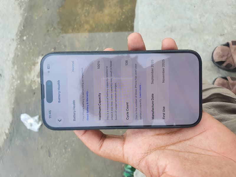 Apple iPhone 16 2
