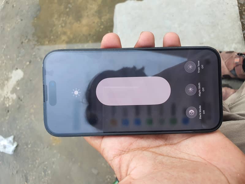 Apple iPhone 16 3