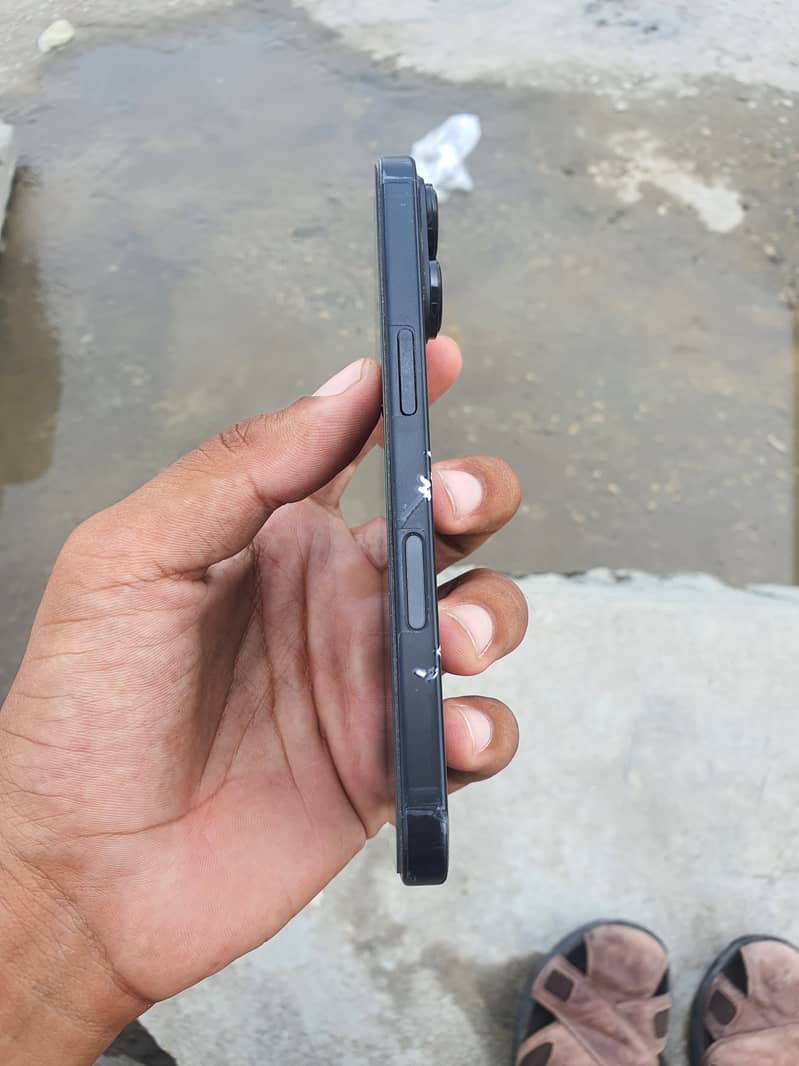 Apple iPhone 16 6