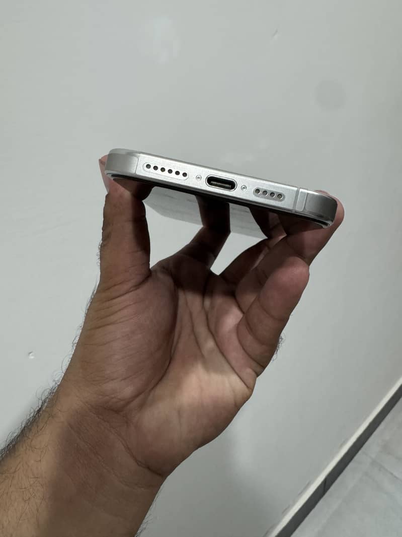 Apple iPhone 15 Pro Max 3