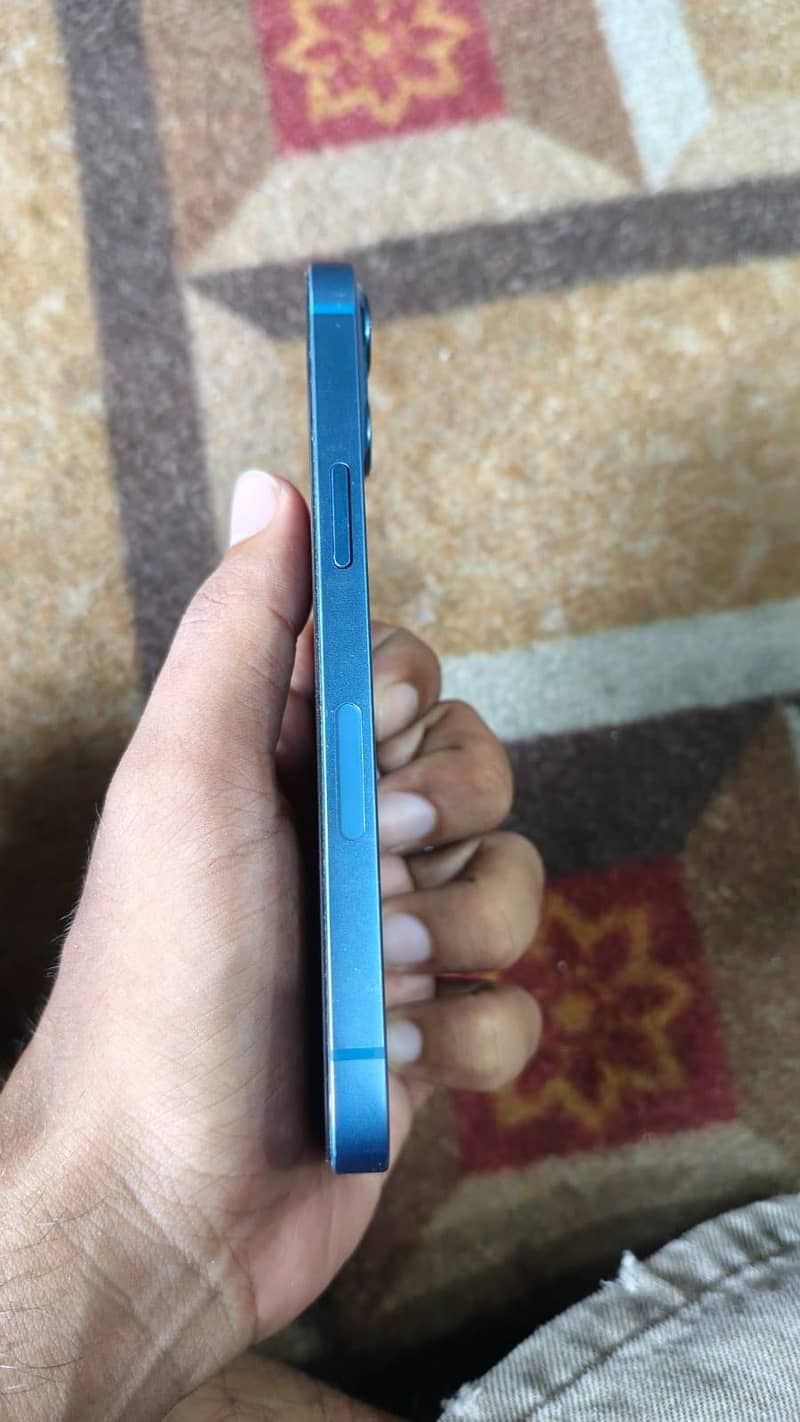 Apple iPhone 13 2