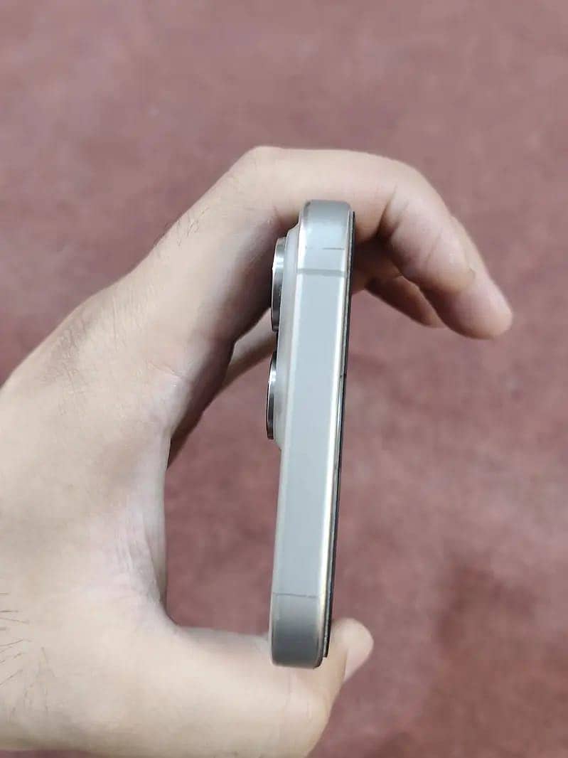 Apple iPhone 15 Pro Max 2