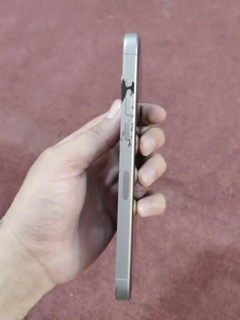Apple iPhone 15 Pro Max 3