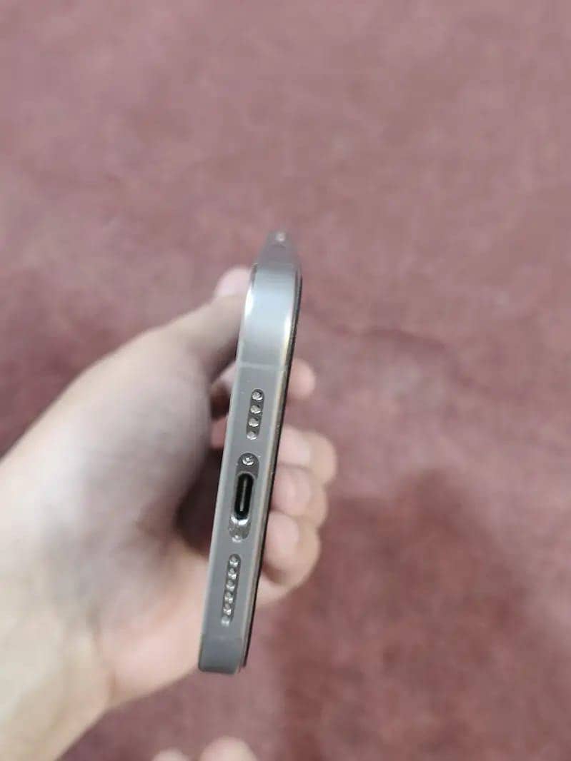 Apple iPhone 15 Pro Max 4