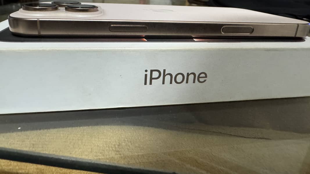 Apple iPhone 16 Pro Max 1