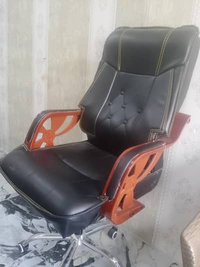 EXECUTIVE CHAIR FOR SALE BRAND NEW CONDITION