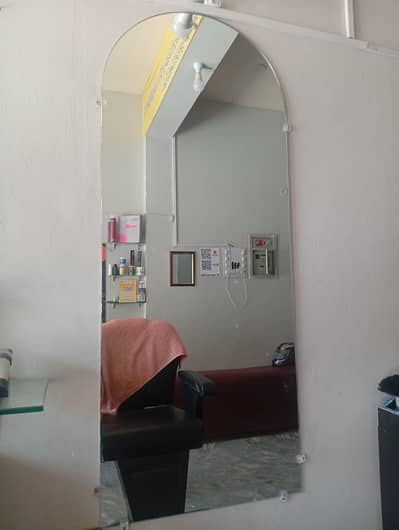 saloon hainy saz اس سائز کے 3/ شیشے ہے