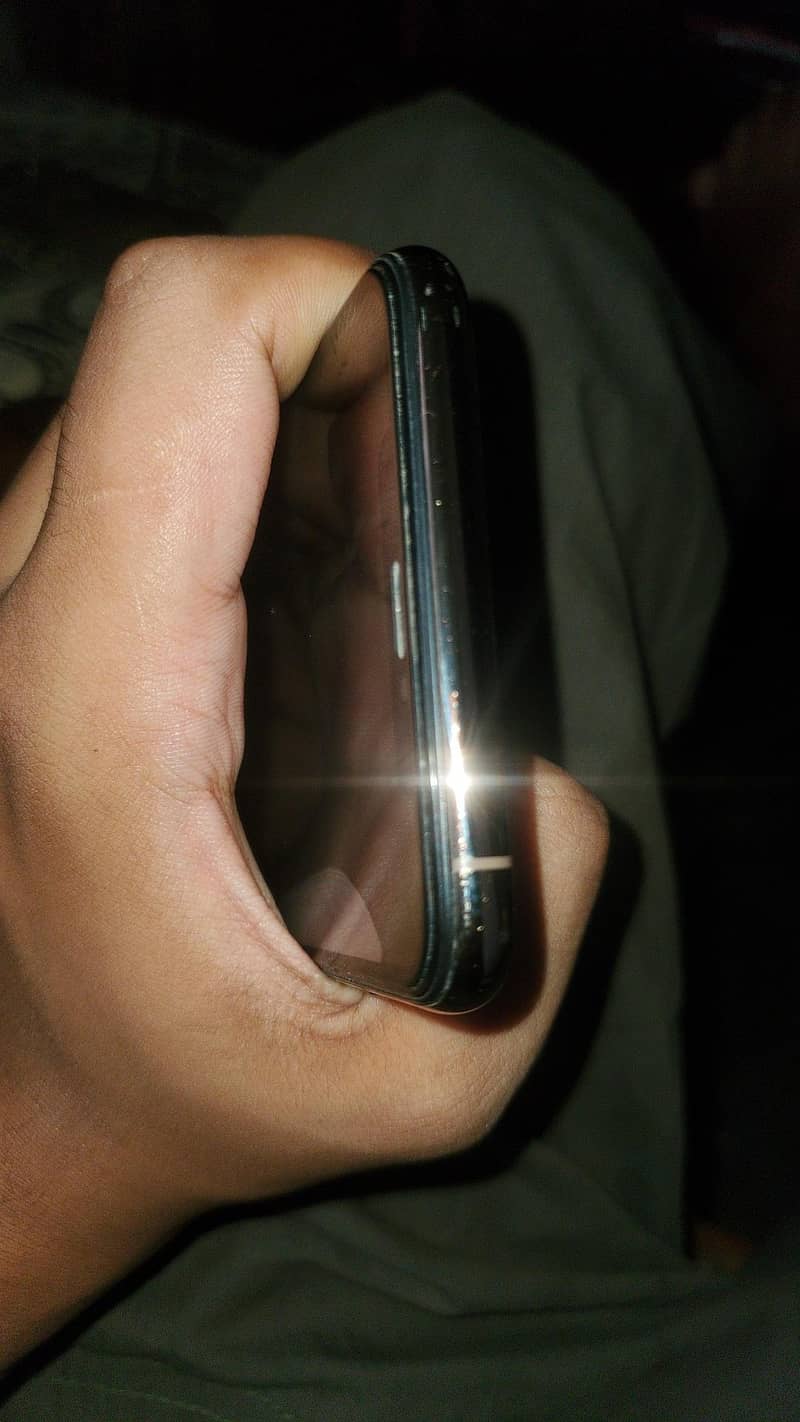 Apple iPhone XS Max 3