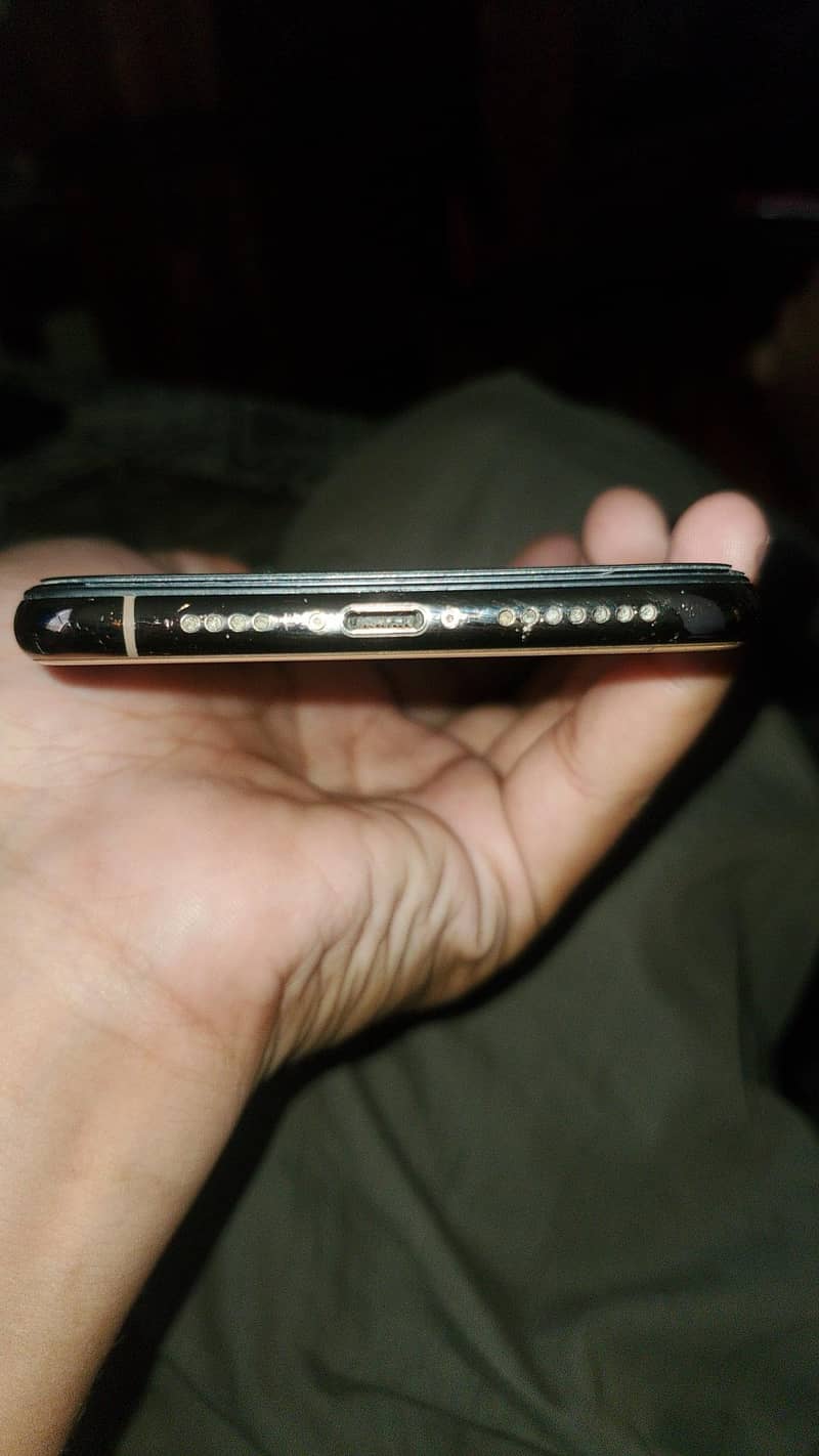 Apple iPhone XS Max 5