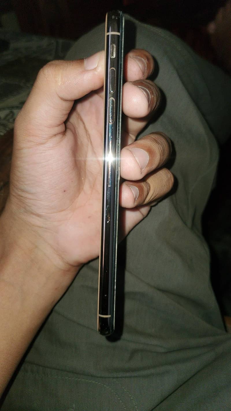 Apple iPhone XS Max 6