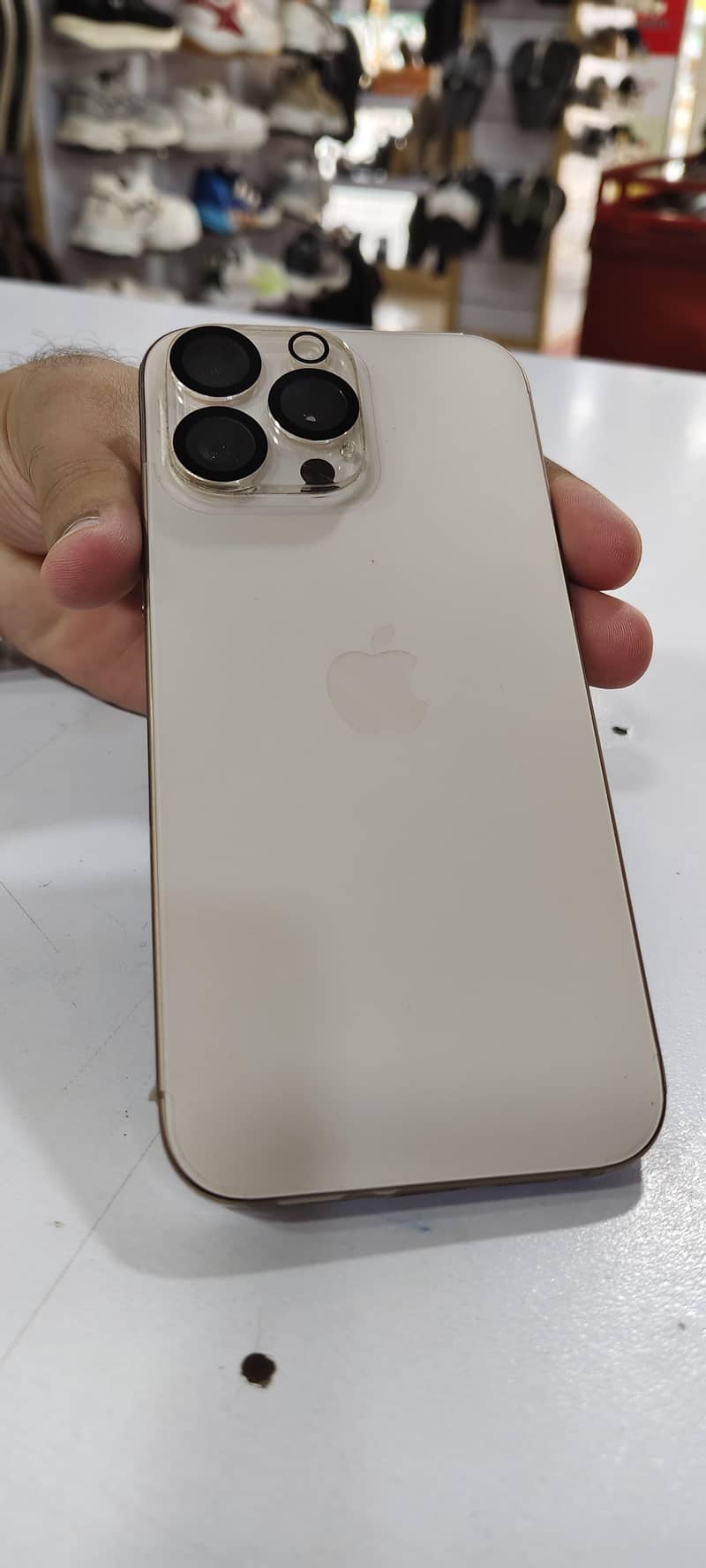 Apple iPhone 16 Pro Max 4