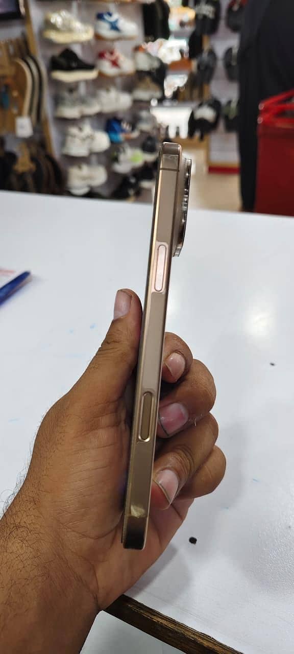 Apple iPhone 16 Pro Max 5
