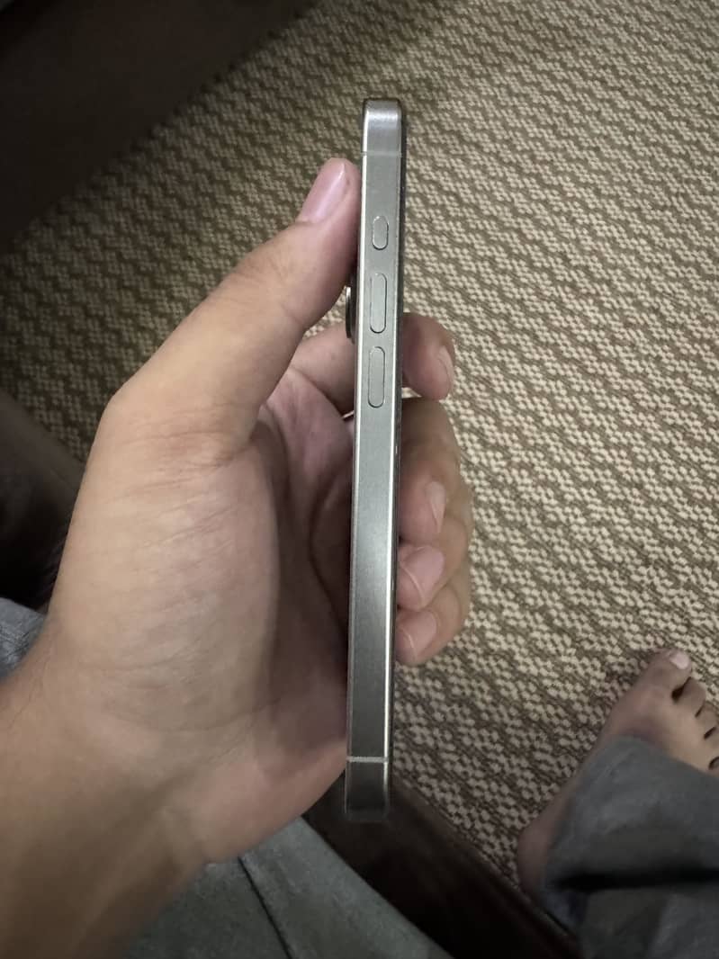 Apple iPhone 15 Pro 2