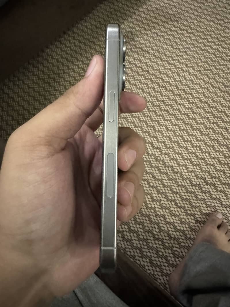 Apple iPhone 15 Pro 3