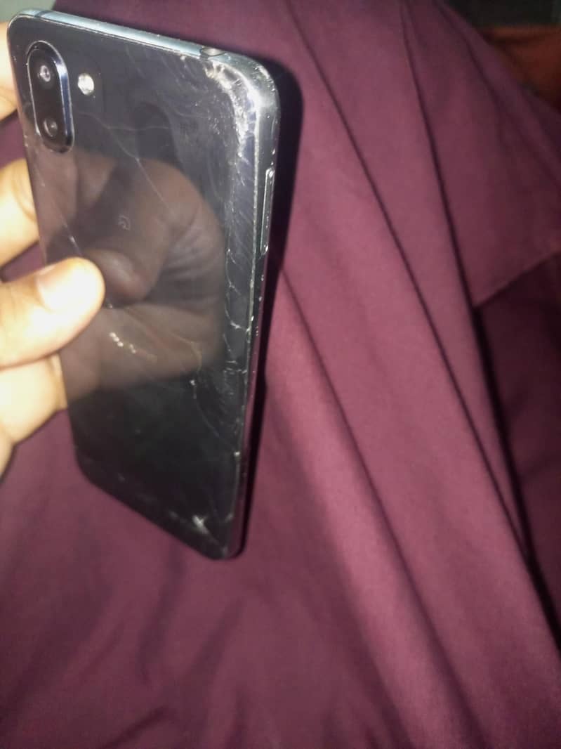 Sharp Aquos R2 3