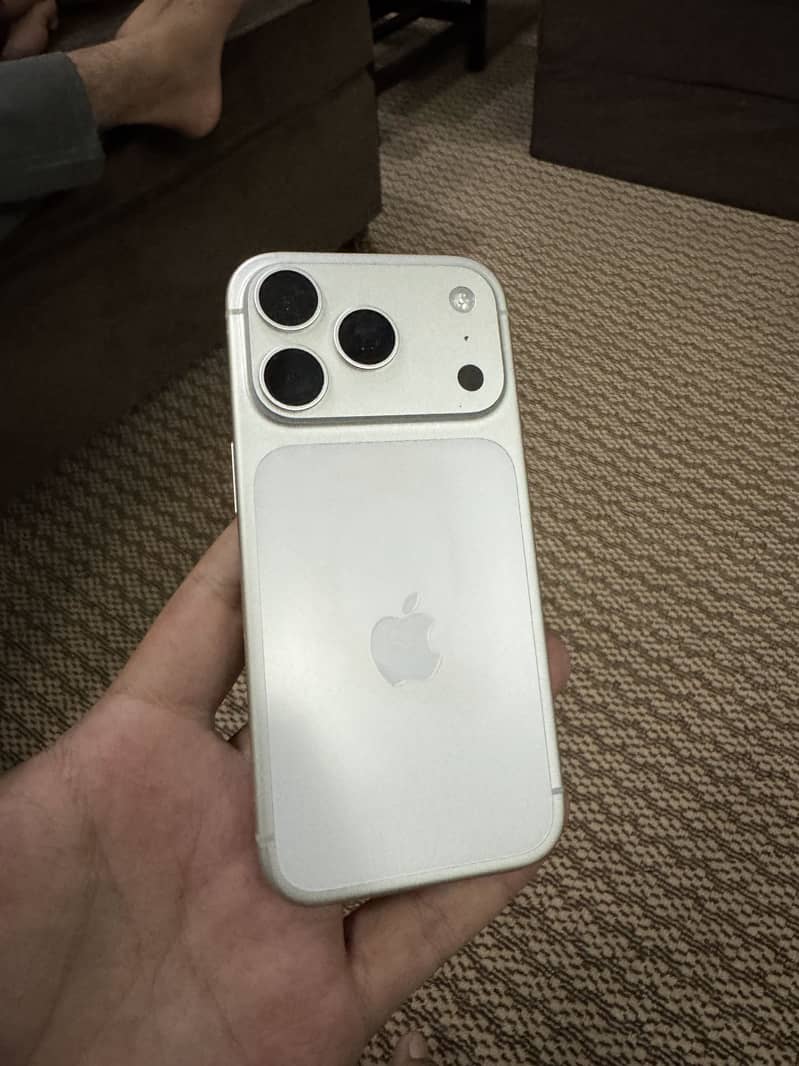 Apple iPhone 17 Pro 0