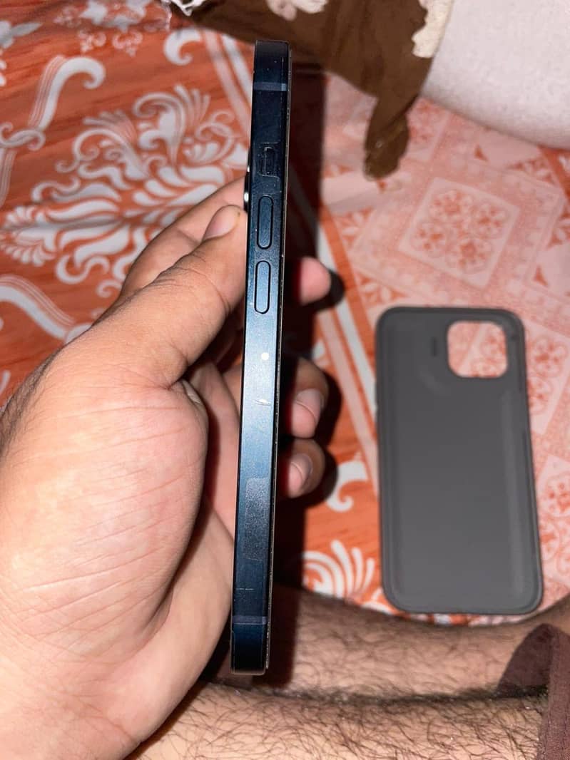 Apple iPhone 14 3