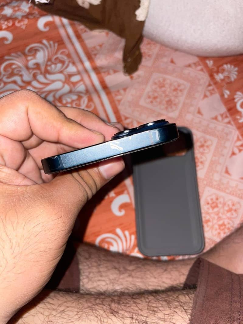 Apple iPhone 14 4