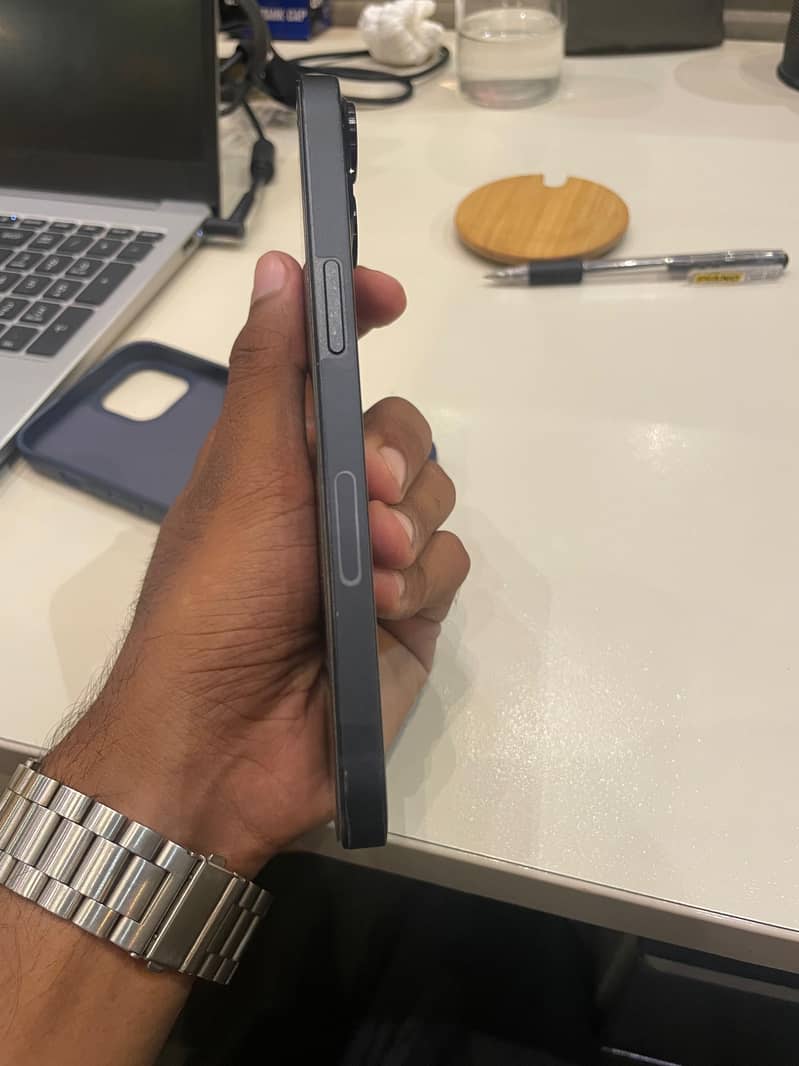 Apple iPhone 13 5