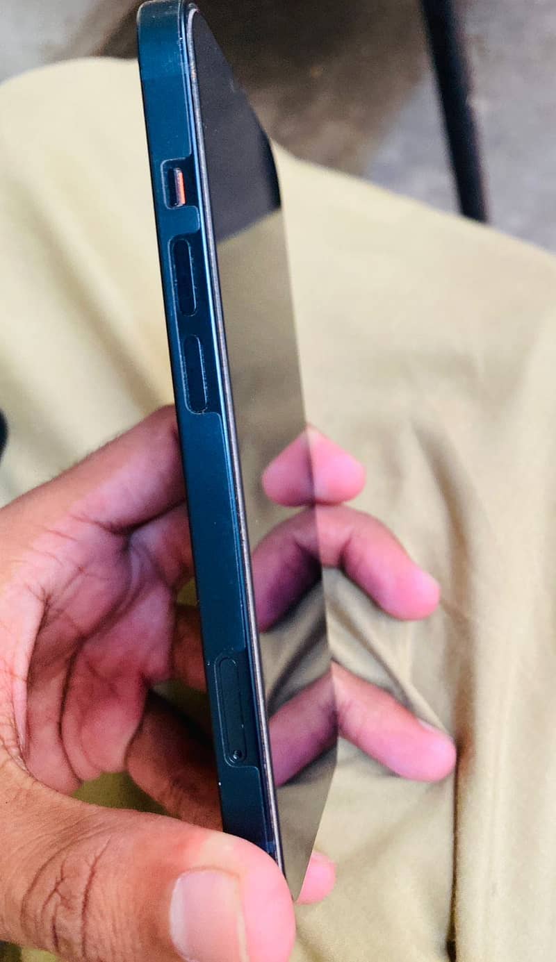 Apple iPhone 13 3