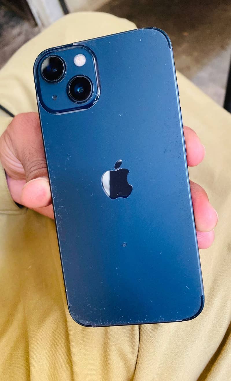 Apple iPhone 13 4