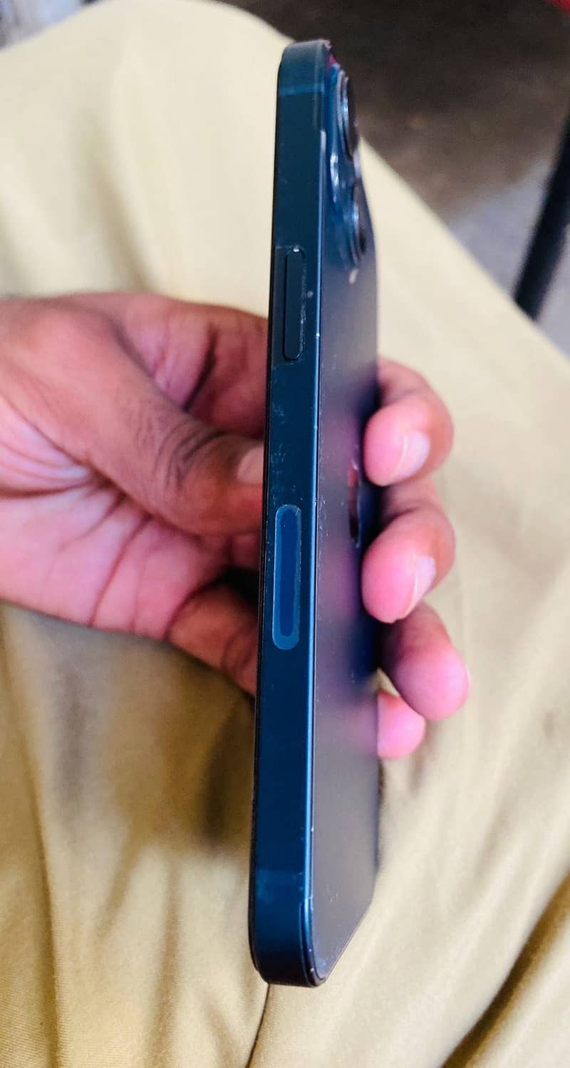 Apple iPhone 13 5