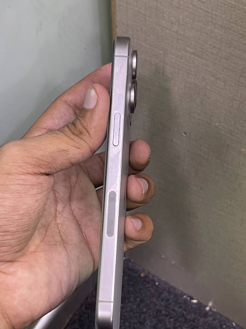 Apple iPhone 15 Pro Max 2