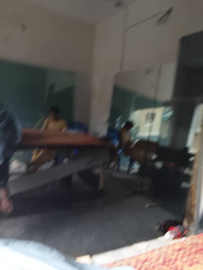 worker required for glass work