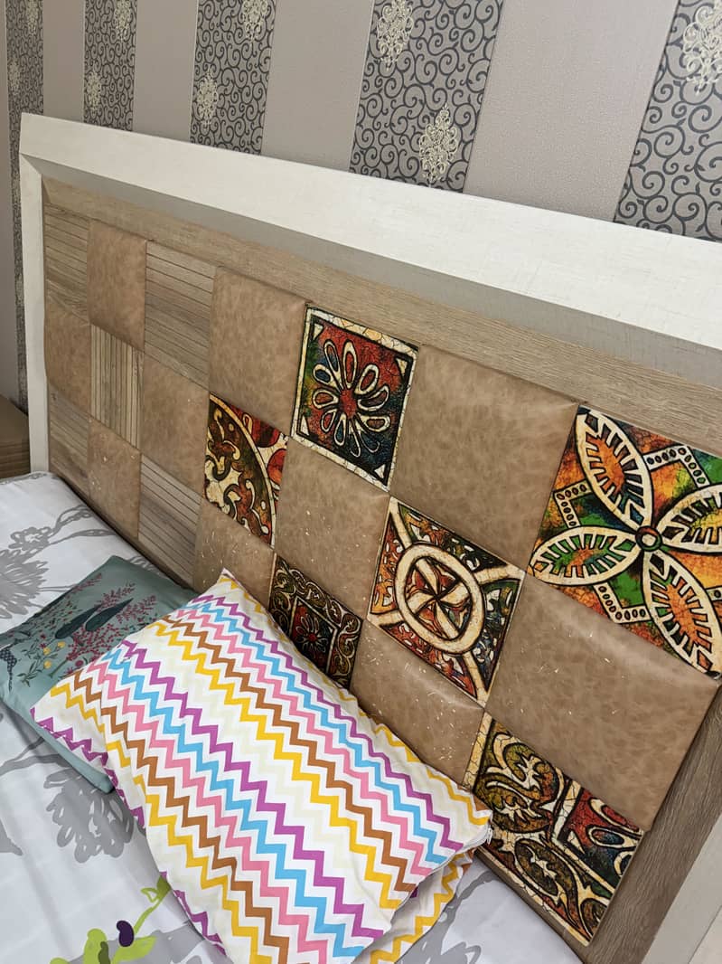 Custom bed +mattreess+ side table + dressing 3