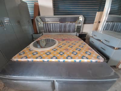 Bedroom set four puece super gloss