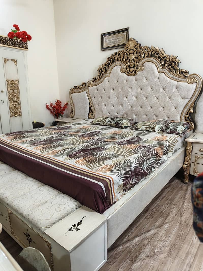 Bed + Dressing 0