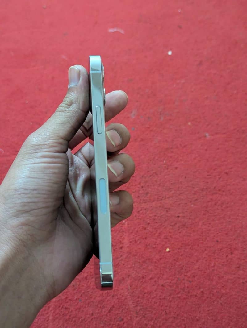 Apple iPhone 12 Pro 4