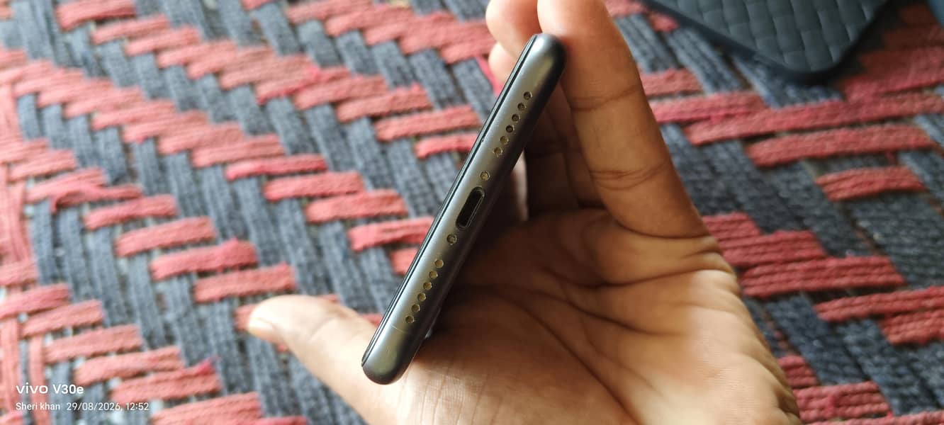 Apple iPhone 11 4