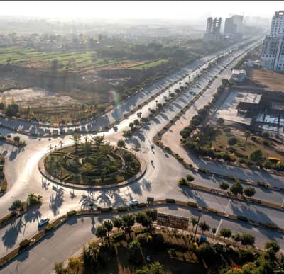 10 Marla Developed & Possession Plot For Sale In Block Q Gulberg Residencia