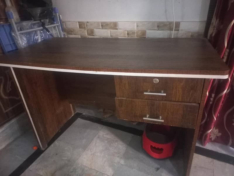 office table (4×2) ft 2