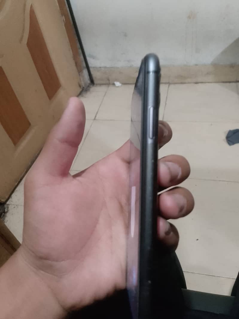 Apple iPhone 11 3