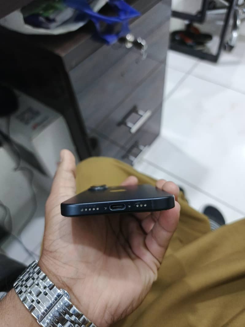 Apple iPhone 16 jv 1