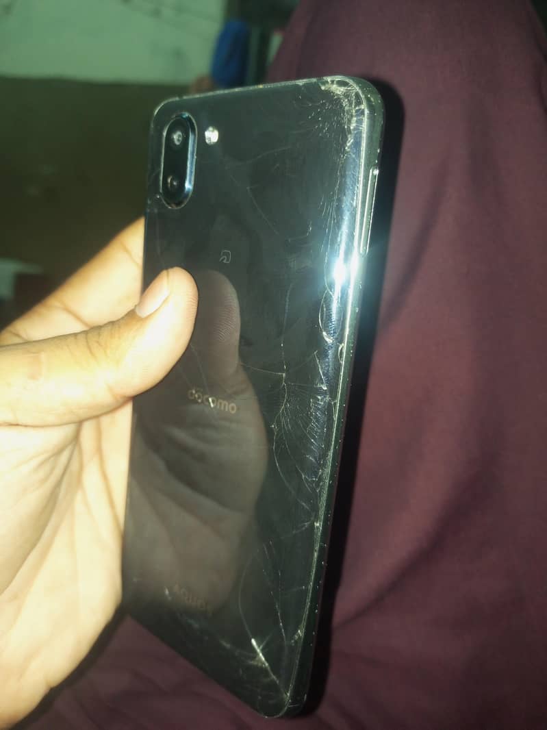Sharp Aquos R2 3
