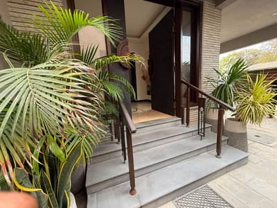500 YARD LIKE BRAND NEW HOUSE AVAILABLE FOR RENT