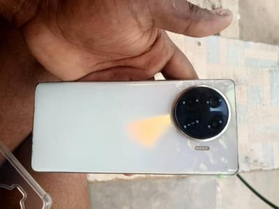 Tecno spark 20 pro+