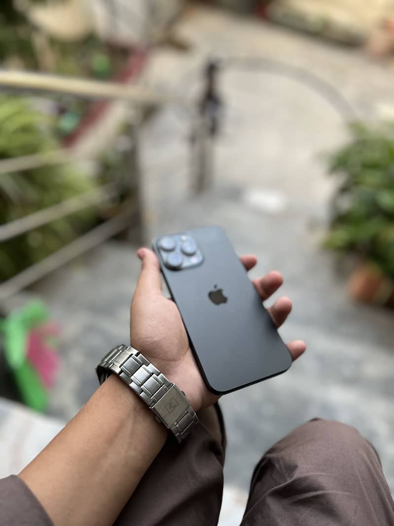 Apple iPhone 15 Pro Max 2