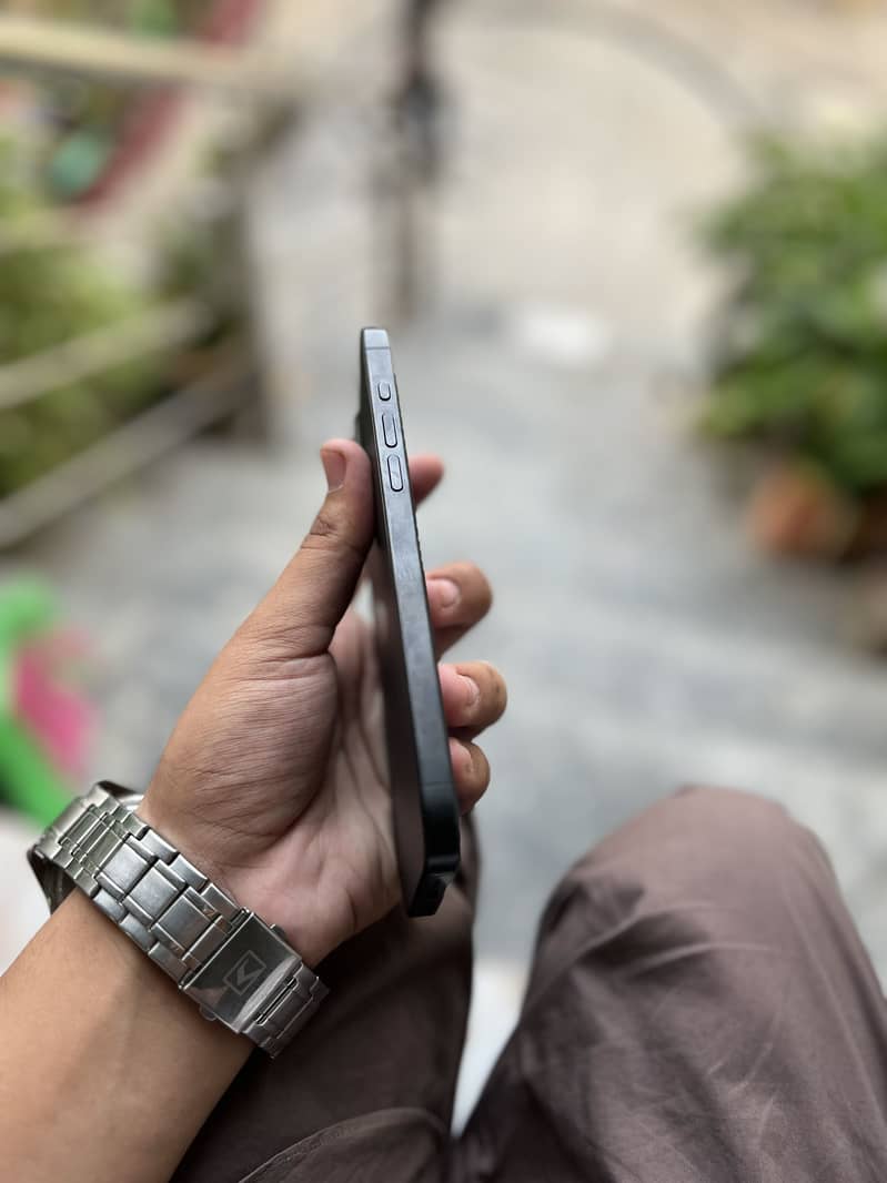 Apple iPhone 15 Pro Max 3