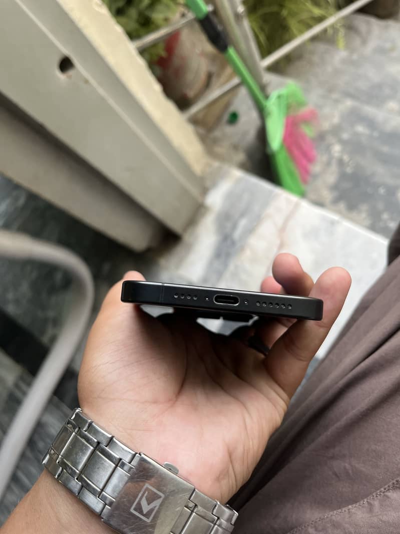 Apple iPhone 15 Pro Max 5