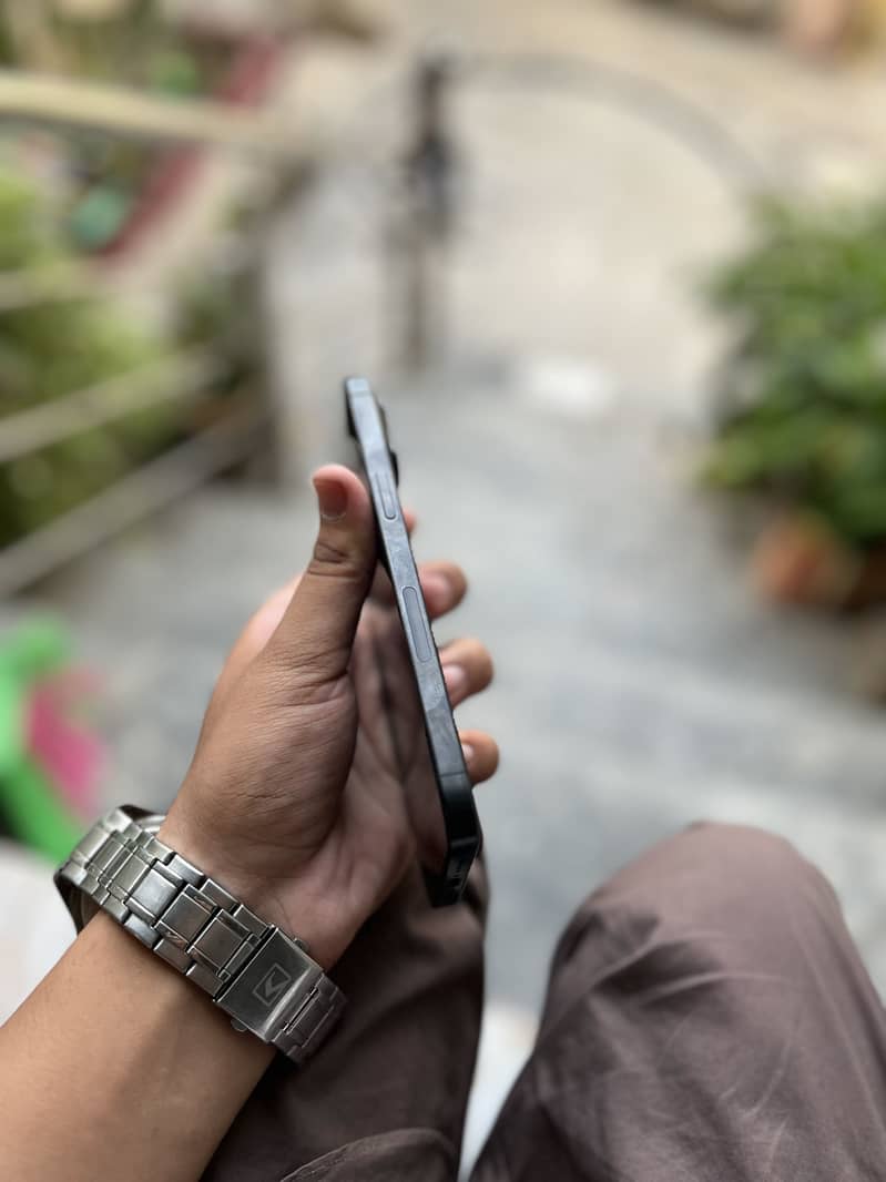 Apple iPhone 15 Pro Max 6