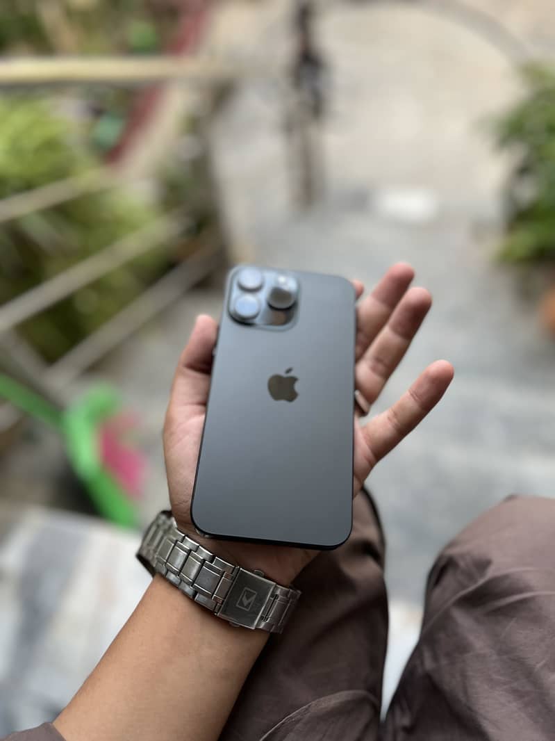 Apple iPhone 15 Pro Max 7