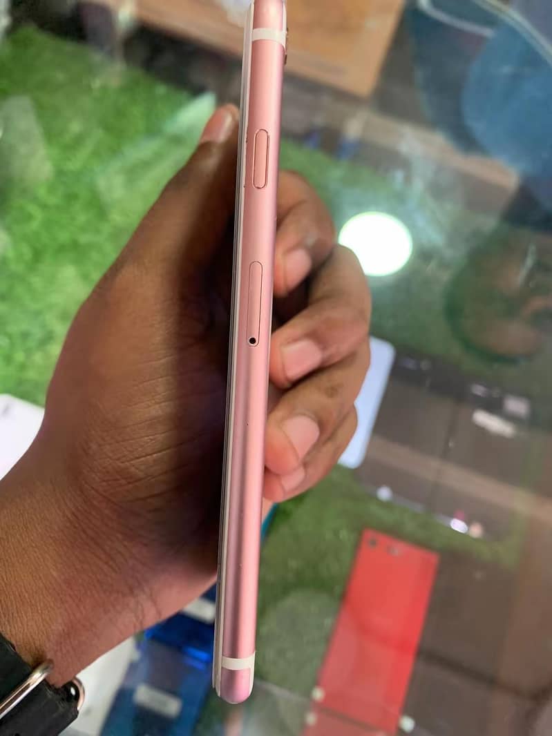 Apple iPhone 6S 1
