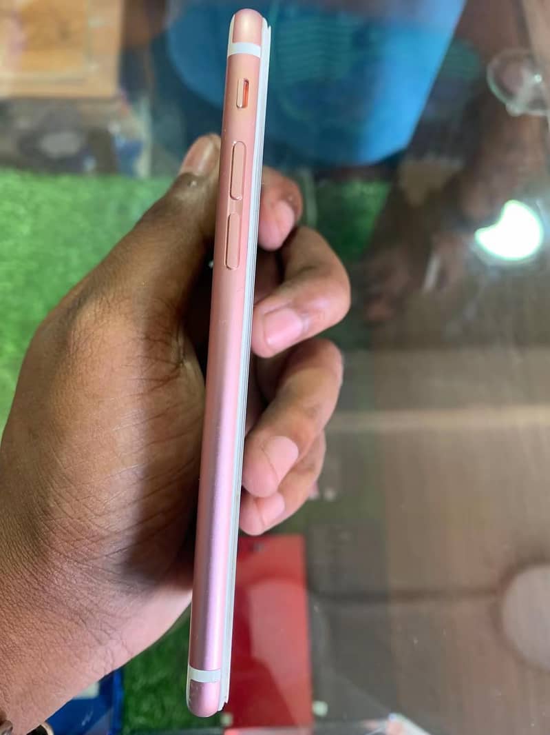 Apple iPhone 6S 4